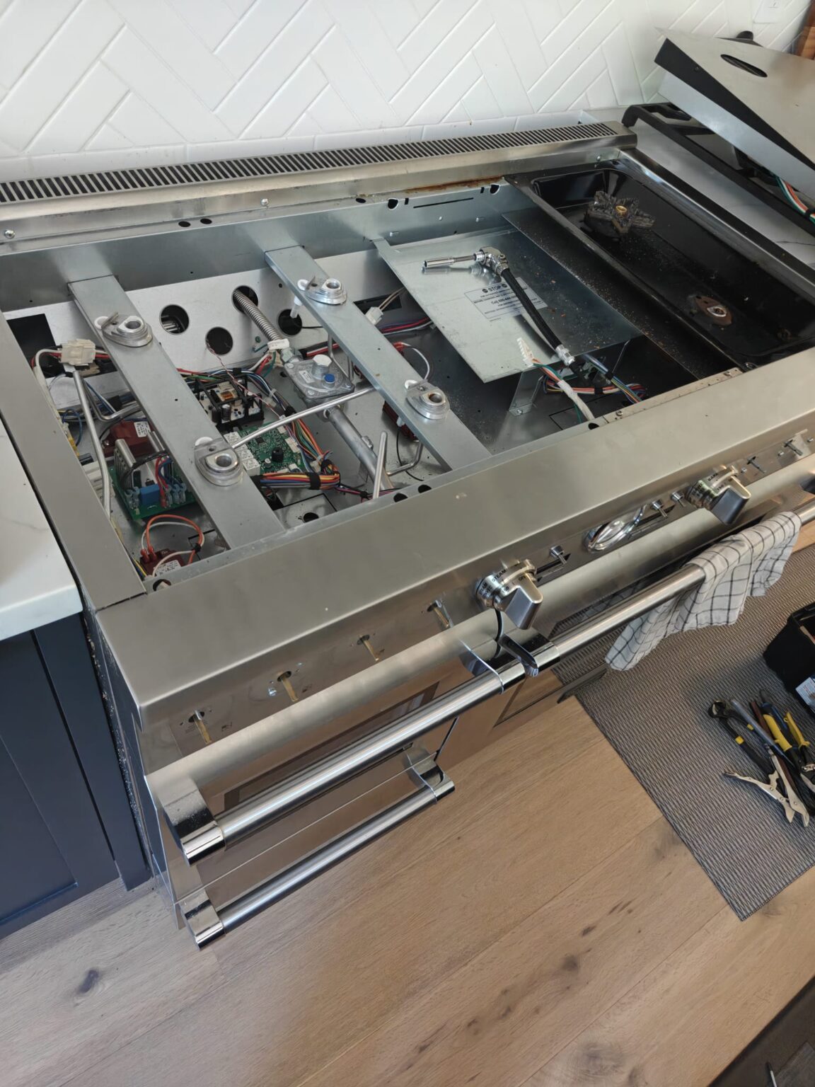 Thermador gas range internal repair Toronto – professional appliance service Starmacotech