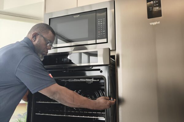 Wall oven repair service Toronto – Whirlpool and Frigidaire appliance technician Starmacotech